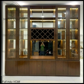 Tủ rượu nhựa Vincoplastic trưng bày phòng khách đẹp hiện đại, trưng bày những chai rượu quý giá KT0010